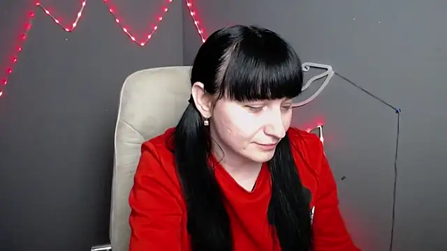 NinaFlawlees: онлайн-секс-чат