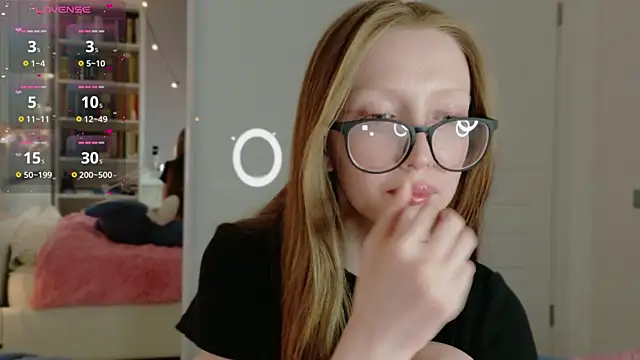 Awwwrora Live XXX Chat