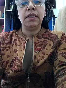 Violeta-Stationery_7 Show Webcam