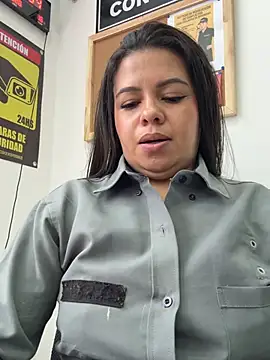 Ariana-07: онлайн-секс-чат