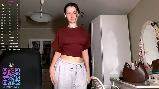 DarlineBrustera 即時 XXX 聊天