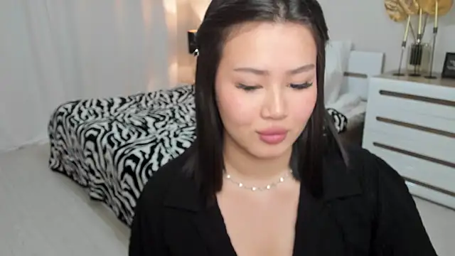 دردشة Brunette_Charm الجنسية المباشرة