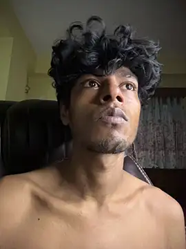 thecatfishh: διαδικτυακό σόου στην κάμερα