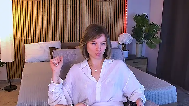 EmeraldGlow live XXX chat