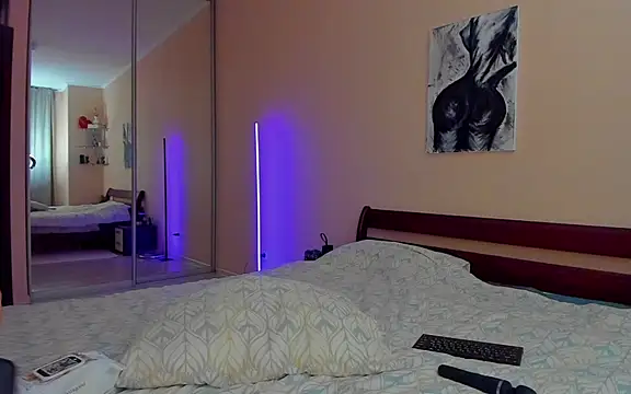 Chatroom XXX en direct de ErikaYoungs