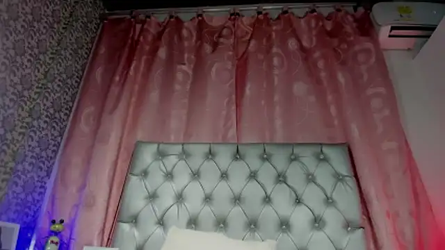 zoe_tamara Adlı Modelin Canlı XXX Sohbeti