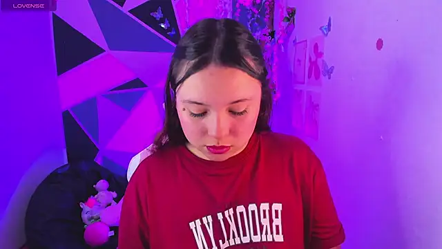 little_emma0 Adlı Modelin Canlı XXX Sohbeti