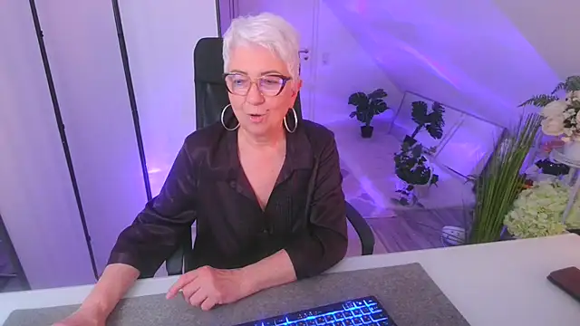 LovelyHelena: онлайн-секс-чат