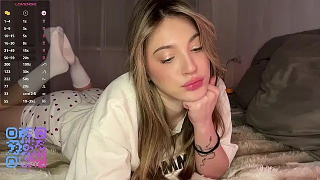 1Kellynaive Live XXX-Chat