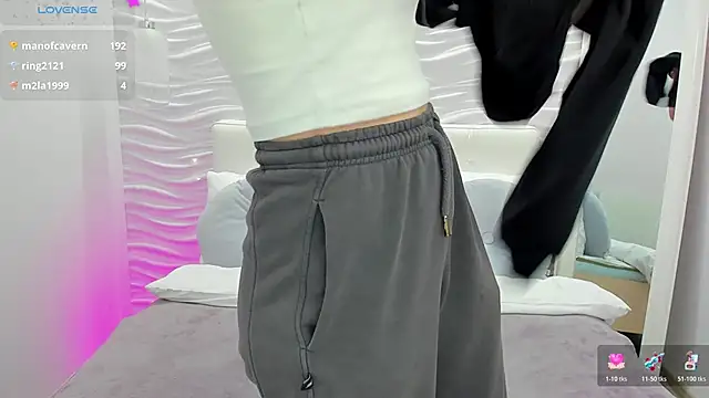 VirginOlly's Live XXX Chat