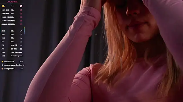 Show modela EdlinAlliston na web-kameri