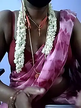 Maaya_sweety: διαδικτυακό σόου στην κάμερα