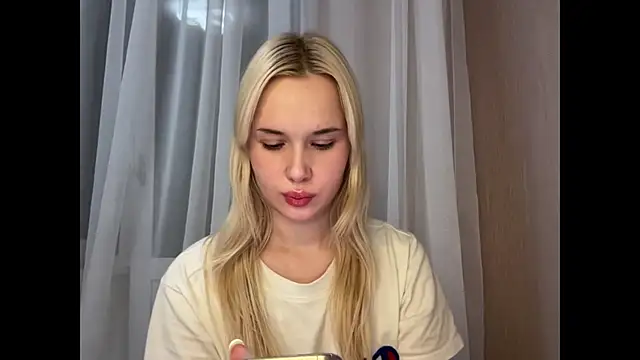 cutie_chloee Adlı Modelin Canlı XXX Sohbeti