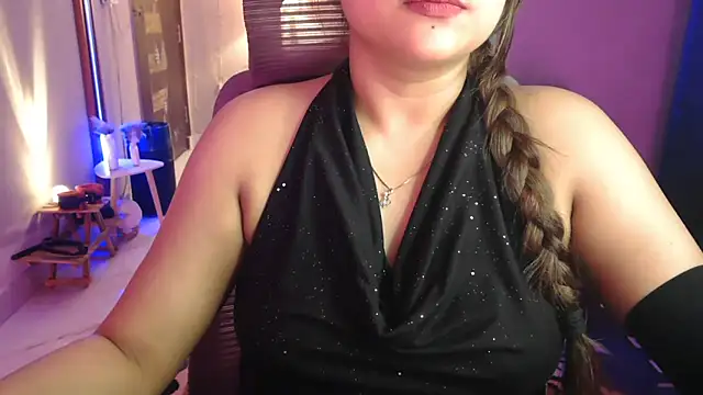 Mitikaa élő XXX-chatje