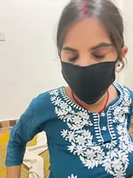 Show modela Pooja_Love143 na web-kameri