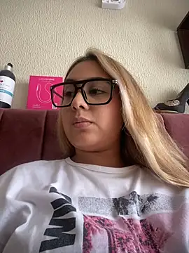 Czat XXX na żywo – Miabonnett_