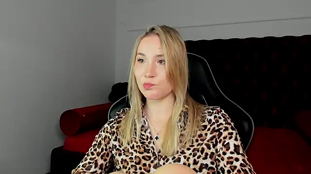 ElaraVoltage Adlı Modelin Canlı XXX Sohbeti