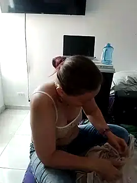 LaraCaliente's Live XXX Chat