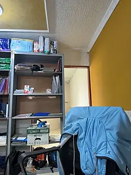 Chat +18 de AdrianRinaldi ao vivo