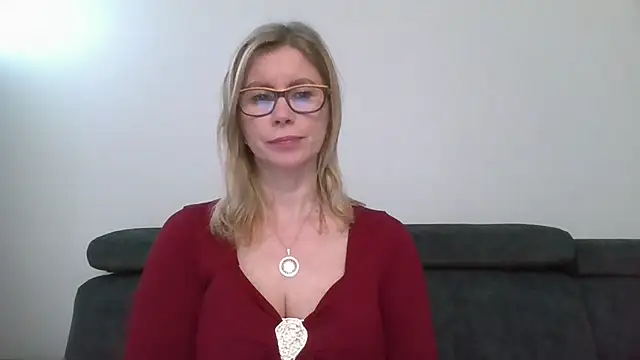 دردشة DoreenSexy الجنسية المباشرة