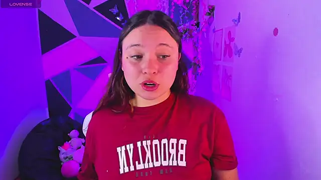 دردشة little_emma0 الجنسية المباشرة