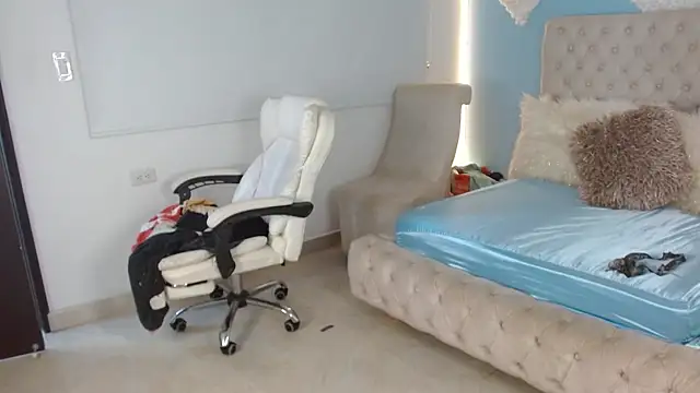 channelsmith_55 Adlı Modelin Canlı XXX Sohbeti