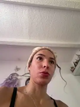 Niky_777 Adlı Modelin Canlı XXX Sohbeti