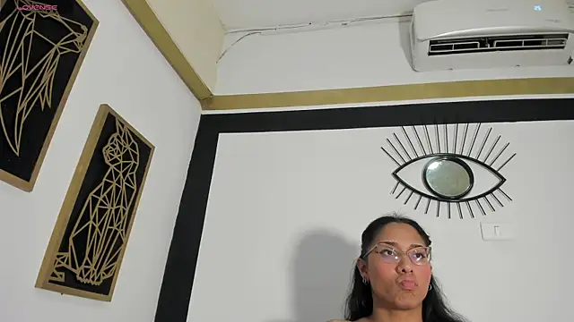 EmilyGomezLSのライブXXXチャット