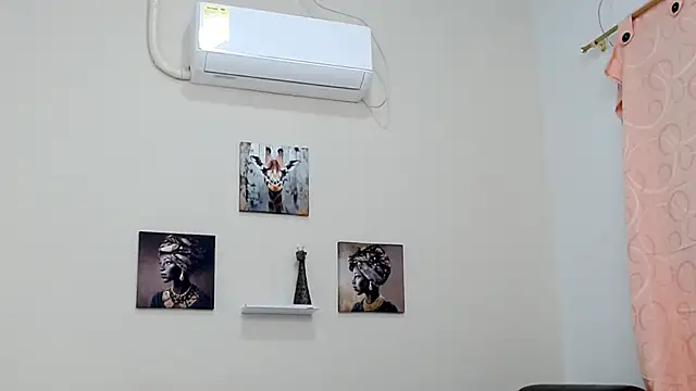 hotlatinaluna23 Webcamshow