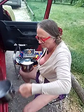 Hot-Muci: απευθείας συνομιλία ΧΧΧ