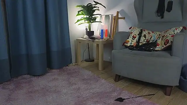 laracroftmansion – Kamerová šou