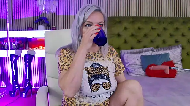 LadyTouch élő XXX-chatje