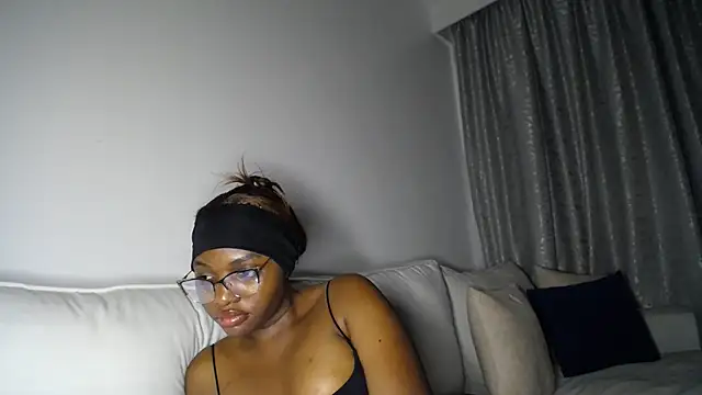 دردشة Pretty_Liya08 الجنسية المباشرة