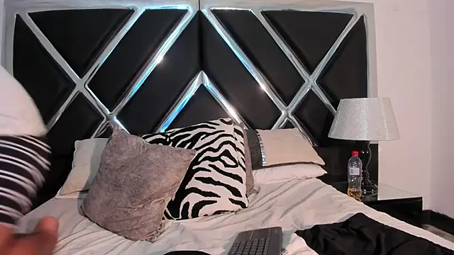 ZeusSmithhのライブXXXチャット