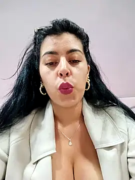 Luianna Adlı Modelin Canlı XXX Sohbeti