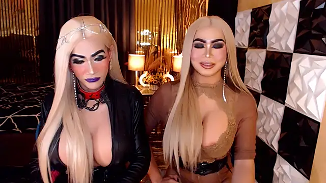 Show modela MonstrousCockDiva na web-kameri