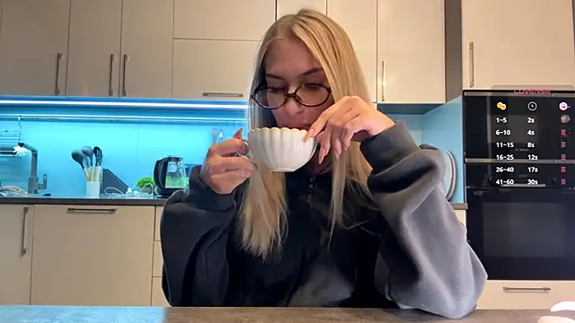 SoftnessMila লাইভ XXX চ্যাট