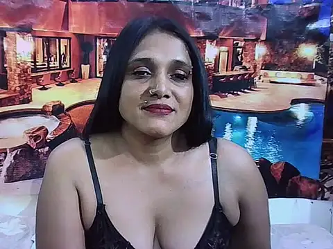 IndianSexyLady20 Adlı Modelin Canlı XXX Sohbeti