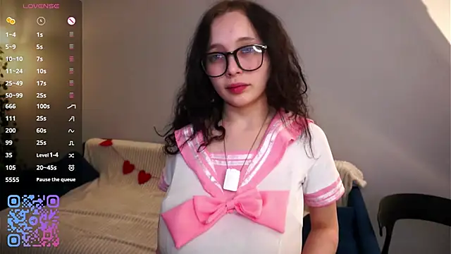 Chat +18 de HannaHayles ao vivo