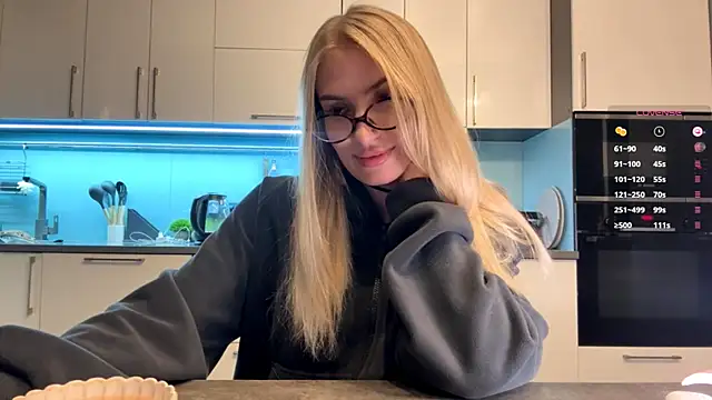 XXX chat uživo modela SoftnessMila