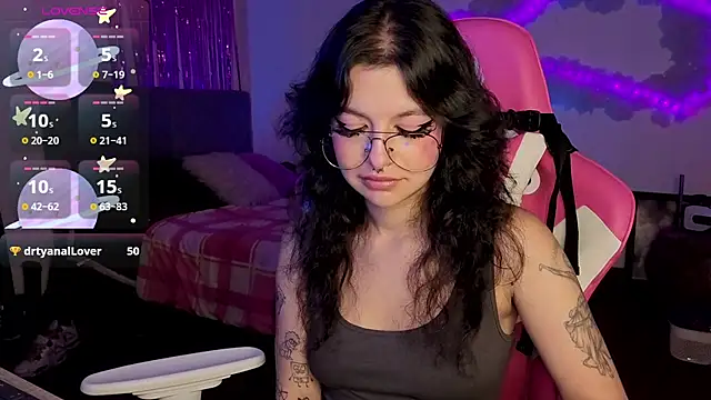 larah_uwu live XXX chat