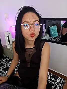 Natalye_23 Adlı Modelin Canlı XXX Sohbeti