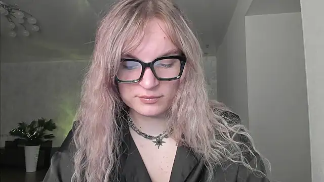 milliKira006 Show in webcam