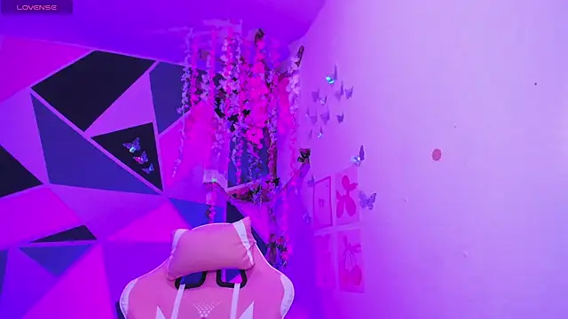 little_emma0 live XXX chat