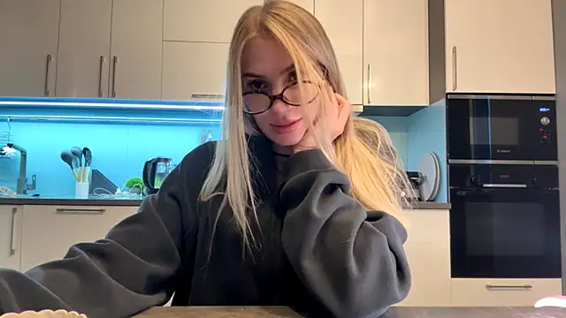 SoftnessMilaのライブXXXチャット