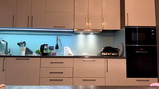 SoftnessMilaのライブXXXチャット