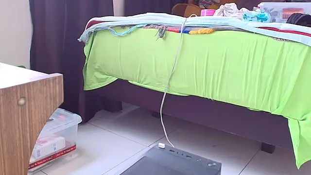 XXX chat uživo modela Samanntthaa__