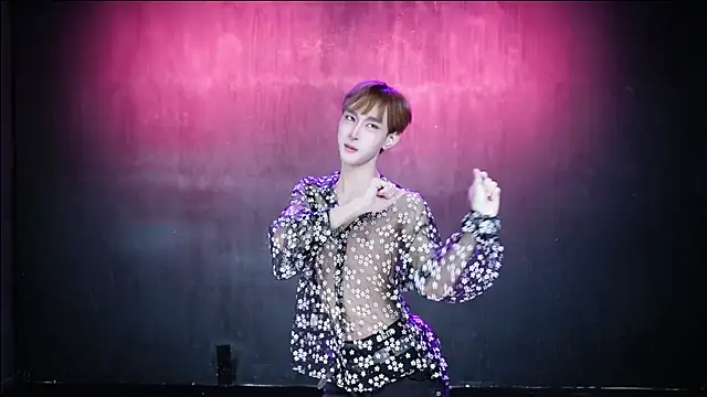 Queen-Vibe Adlı Modelin Web Kamerası Şovu