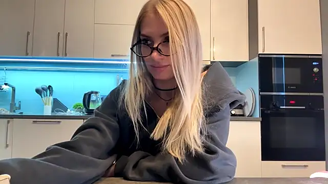 SoftnessMila: απευθείας συνομιλία ΧΧΧ