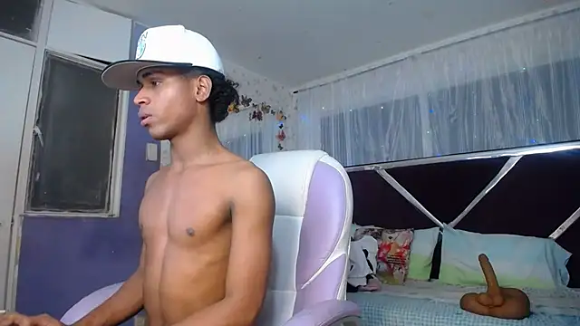 Show modela Santy_bigcock_01 na web-kameri